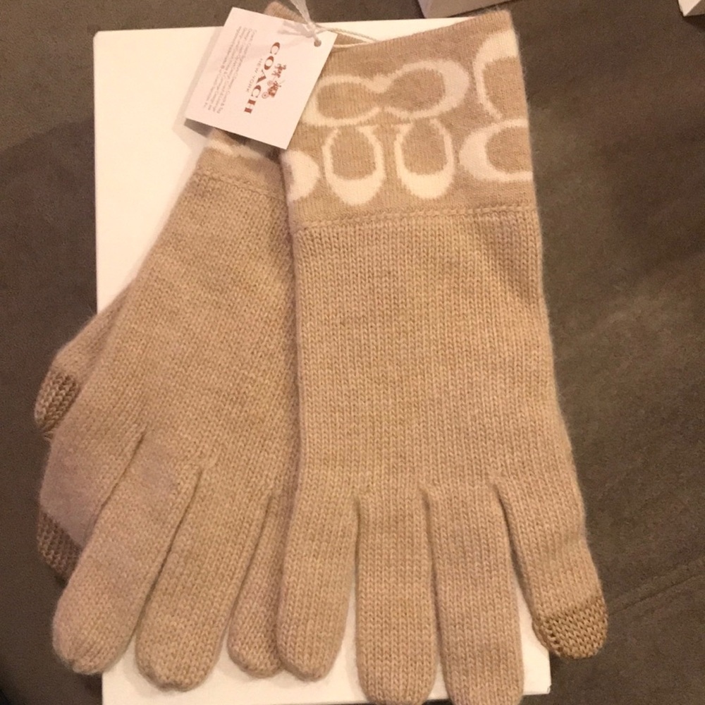 Coach Knit Gloves